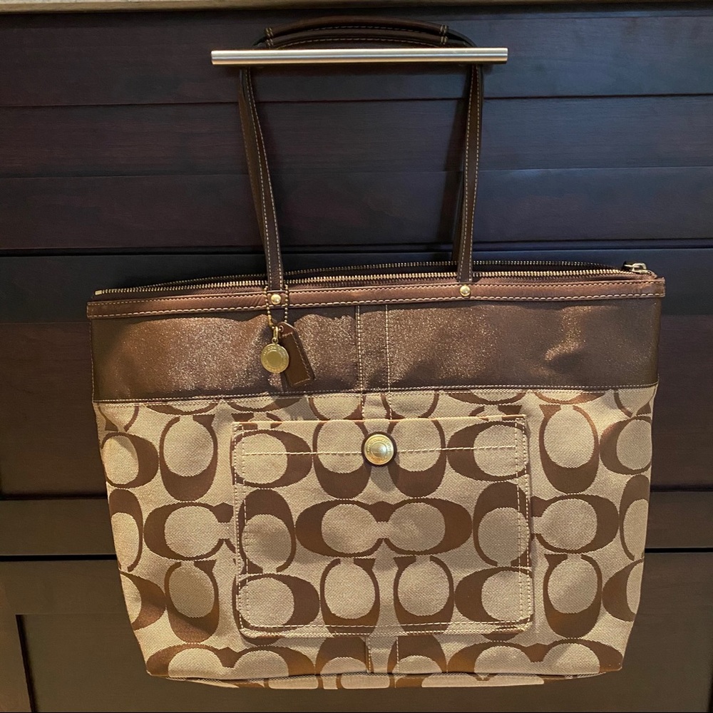 Authentic Signature Coach Tote Purse - Picture 1 of 9